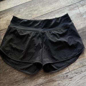 Lululemon Speed-up mid rise shorts 4”